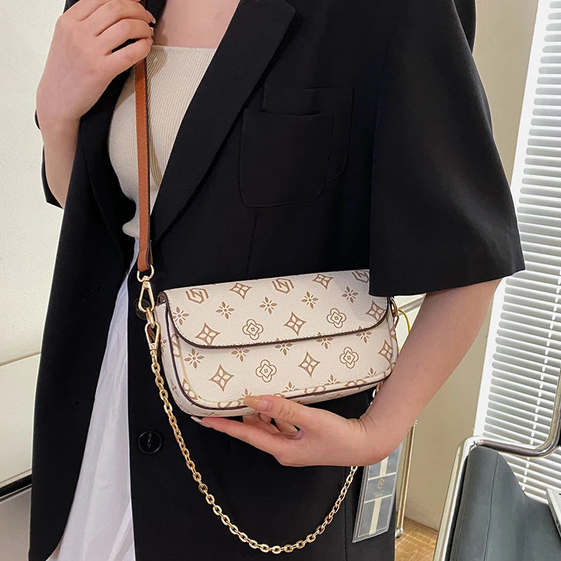 Fashionable retro printed small square bag; versatile single shoulder bag; crossbody bag under the arm.