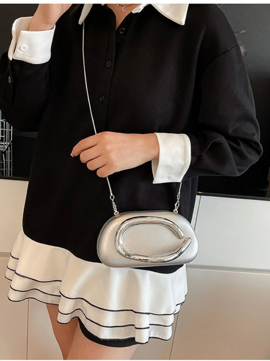 Ladies' elegant and fashionable handbag, suitable for all occasions such as weddings, dances, and dinners