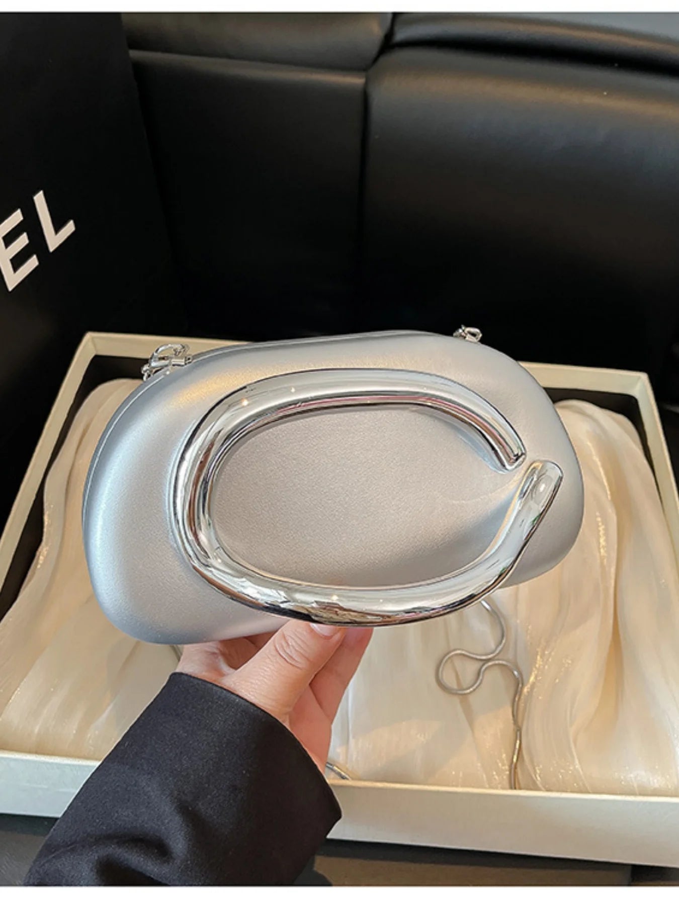 Ladies' elegant and fashionable handbag, suitable for all occasions such as weddings, dances, and dinners
