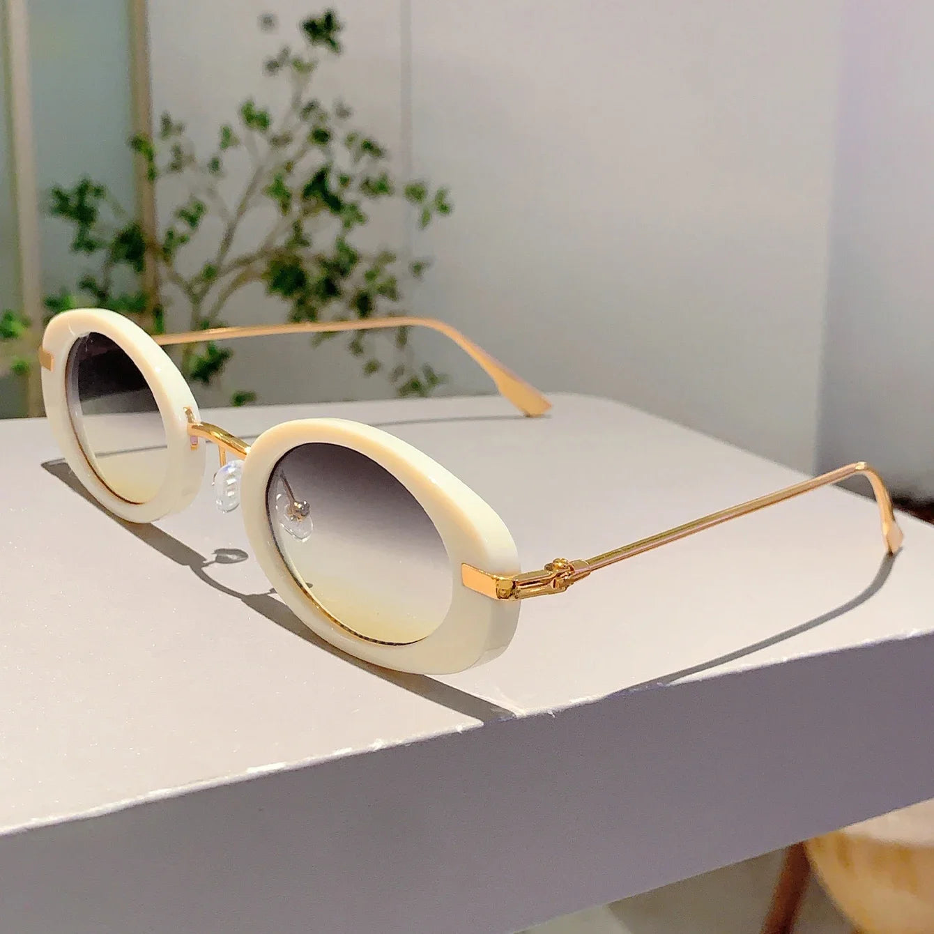 Small Oval Frame Retro Sunglasses Luxury Metal Designer Shades Women's Trendy Fashion Brand Leopard Beach Sun Glasses for Lady